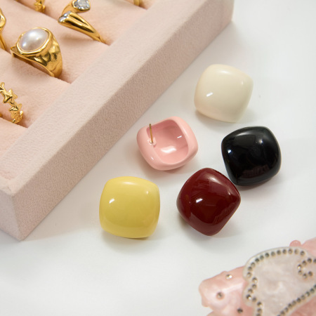 1 paire de boucles d'oreilles puces rectangulaires simples et colorées en acier inoxydable étanche pour femmes 2