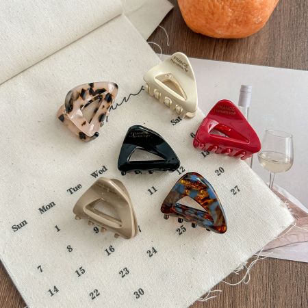 Pinces à cheveux pour femmes en acétate dégradé de couleur, style rétro triangulaire, série Simple