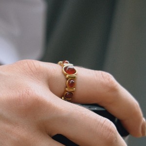 Bague Classique Ronde Pour Femme En Acier Inoxydable, Étanche, Couleur Or, Avec Pierre Naturelle (1 Pièce). h5 Image4