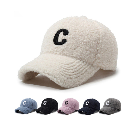 1 casquette de baseball décontractée en peluche avec lettres