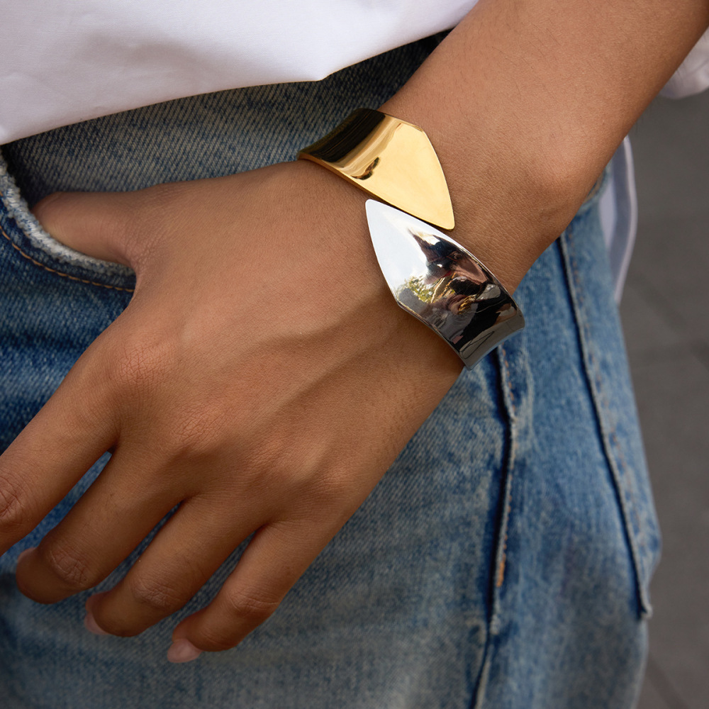 Bracelet Jonc Étanche Pour Femme, En Acier Inoxydable, Coloris Or Et Argent (1 Pièce) Image4