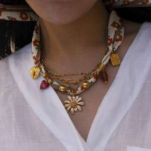 Collier Pendentif En Tissu Doré, En Acier Inoxydable, Étanche, Avec Fleur (1 Pièce). h5 Image3