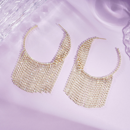 1 paire de boucles d'oreilles rondes à pompons de la collection festive
