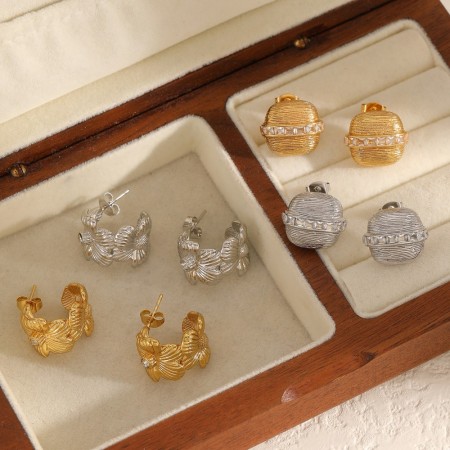 1 paire de boucles d'oreilles à tige en acier inoxydable couleur or avec fleur 2