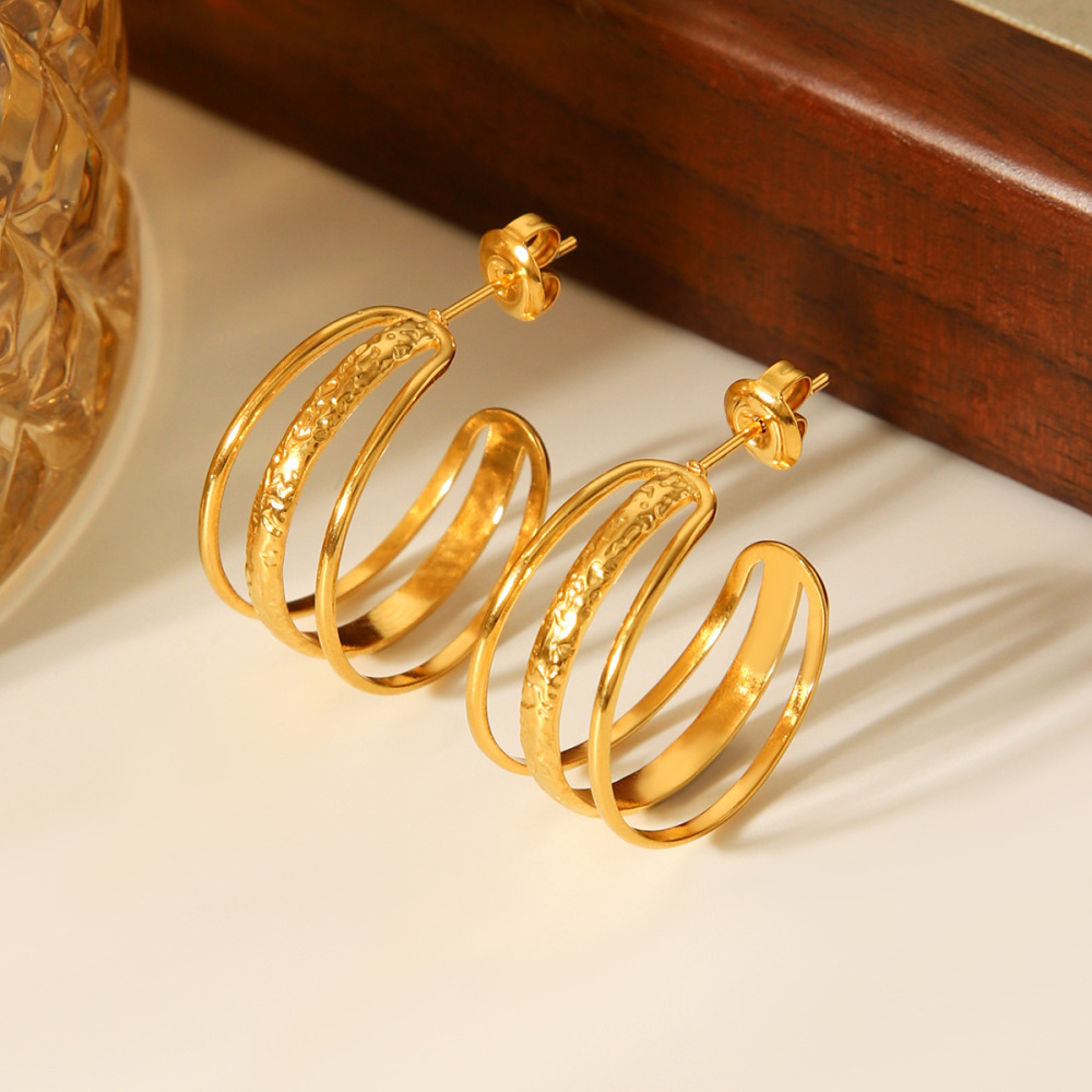 1 Paire De Boucles D'Oreilles Créoles En Acier Inoxydable Doré, Ajourées En Forme De C Et Étanches. Image4