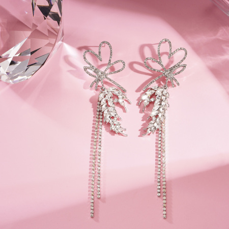 1 paire de boucles d'oreilles festives en alliage avec pompons et fleurs