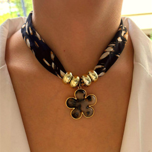 Collier Pendentif En Résine En Forme De Cœur Et De Fleur, 1 Pièce h5 Image4