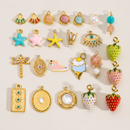 Pendentif femme 3D fraises et étoile de mer en acier inoxydable étanche couleur or (1 pièce)