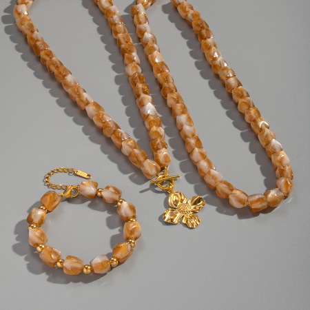 Ensemble de colliers et pendentifs en forme de fleur avec perles en résine de forme irrégulière