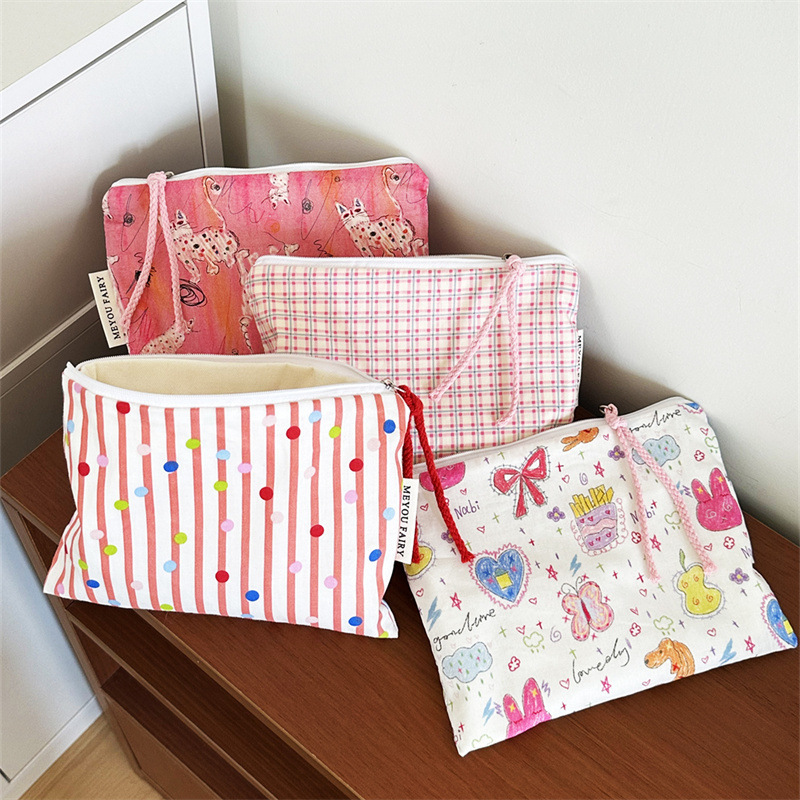 1 Trousse De Maquillage Pour Femme, Motif Cœur Et Pois Image2
