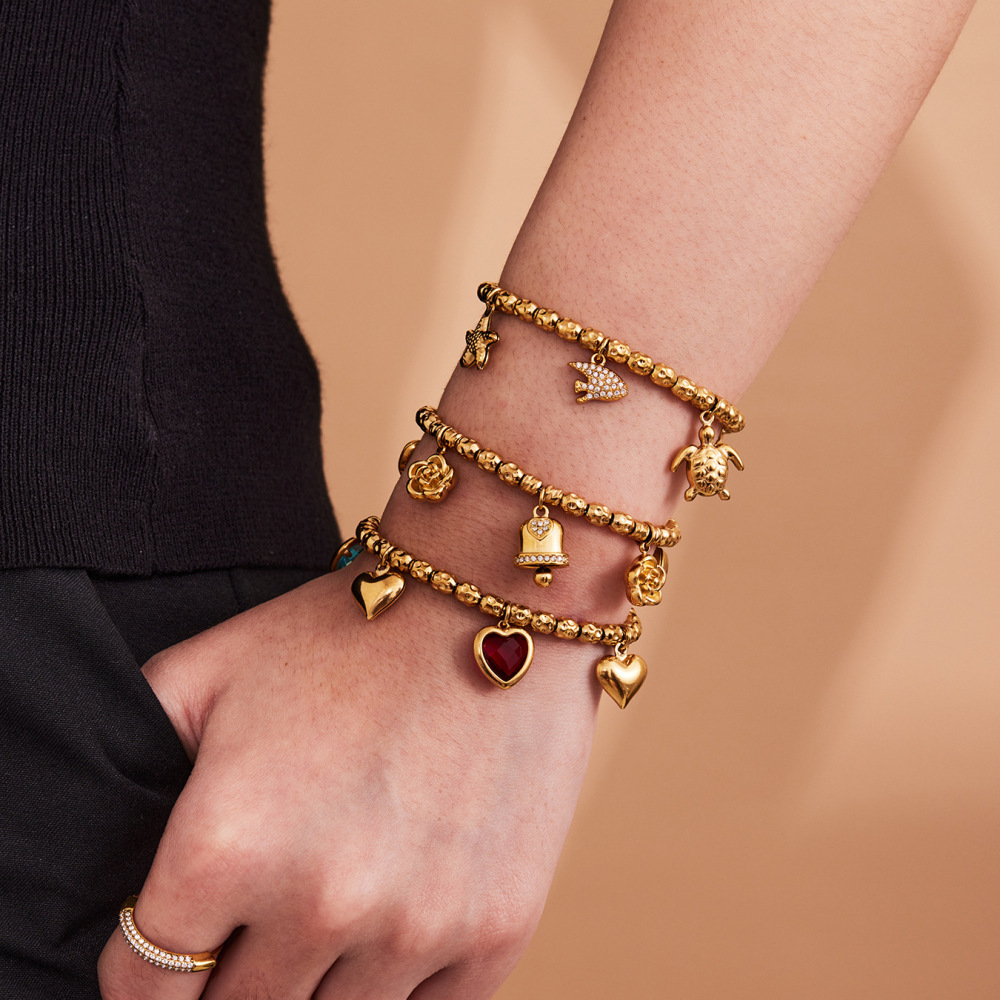 Bracelet À Breloques Pour Femme, En Acier Inoxydable Doré, Orné D'Un Zircon Et Orné D'Un Cœur Luxueux (1 Pièce). Image4