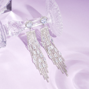 1 Paire De Boucles D'Oreilles À Pompons De La Collection Festive h5 Image4