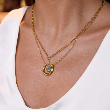 Collier pendentif femme classique en résine bleue, cercle, acier inoxydable, étanche, couleur or (1 pièce)