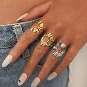 Bague Femme Décontractée, Ronde, En Acier Inoxydable Étanche Couleur Or (1 Pièce) h5 Image4