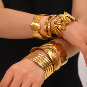 Bracelet Jonc Pour Femme, 1 Pièce, Forme Simple Et Irrégulière, Motif Papillon, En Acier Inoxydable, Étanche, Couleur Or h5 Image3