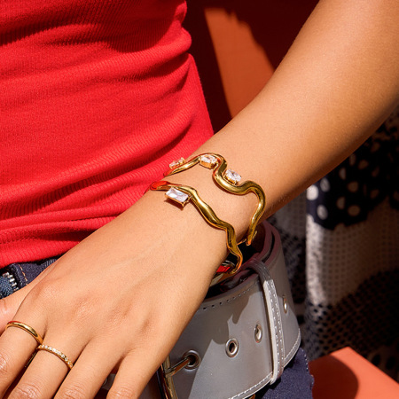 Bracelet manchette luxueux pour femme, en acier inoxydable doré, étanche, avec zircon, forme incurvée (1 pièce).