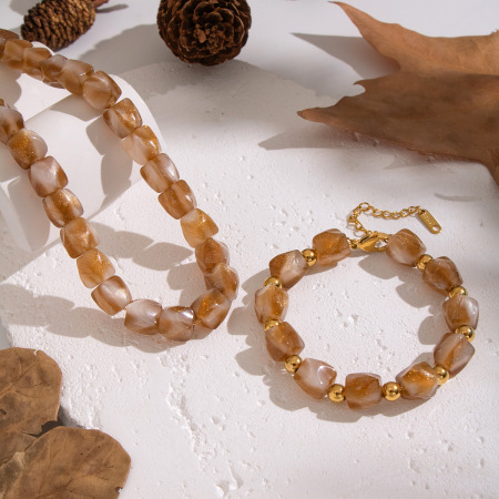 Ensemble de colliers et pendentifs en forme de fleur avec perles en résine de forme irrégulière 2