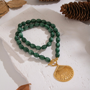 Ensemble De Colliers Et Pendentifs Coquillages En Perles De Résine De Forme Irrégulière h5 Image3