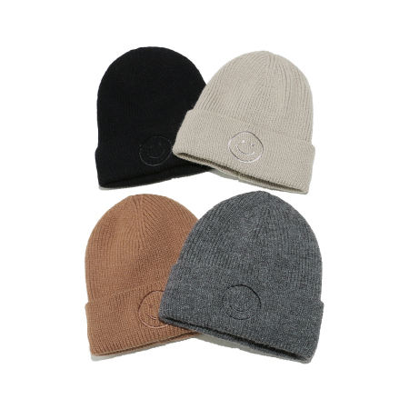 1 bonnet tricoté simple avec visage souriant