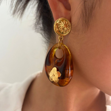 1 paire de boucles d'oreilles pendantes en résine couleur or avec fleur en forme de goutte 2