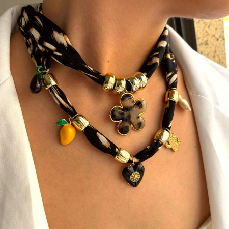 Collier pendentif en résine en forme de cœur et de fleur, 1 pièce 2