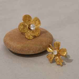Bague Femme En Acier Inoxydable Doré, Ornée D'Un Zircon Et Sertie D'Une Fleur (1 Pièce). h5 Image4