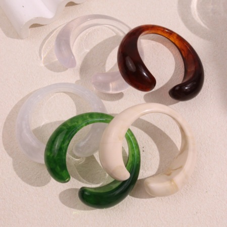 1 bracelet manchette en résine de forme irrégulière avec dégradé de couleurs