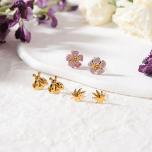 1 Paire De Boucles D'Oreilles Romantiques À Motif Floral En Acier Inoxydable Étanche Couleur Or Pour Femme h5 Image5