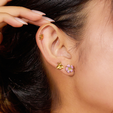 1 paire de boucles d'oreilles romantiques à motif floral en acier inoxydable étanche couleur or pour femme