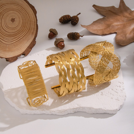 Bracelet manchette doré en acier inoxydable, étanche, de forme ajourée (1 pièce). 2