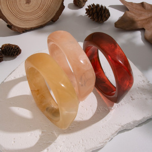 1 Bracelet Jonc En Résine De Forme Irrégulière h5 Image4