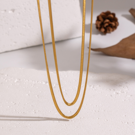 Collier à plusieurs rangs en acier inoxydable doré, étanche, composé d'une seule chaîne.