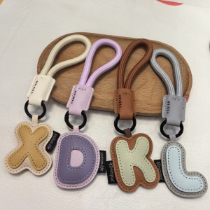 1 Breloque De Sac En Cuir De Couleurs Mélangées Avec Lettres h5 Image2