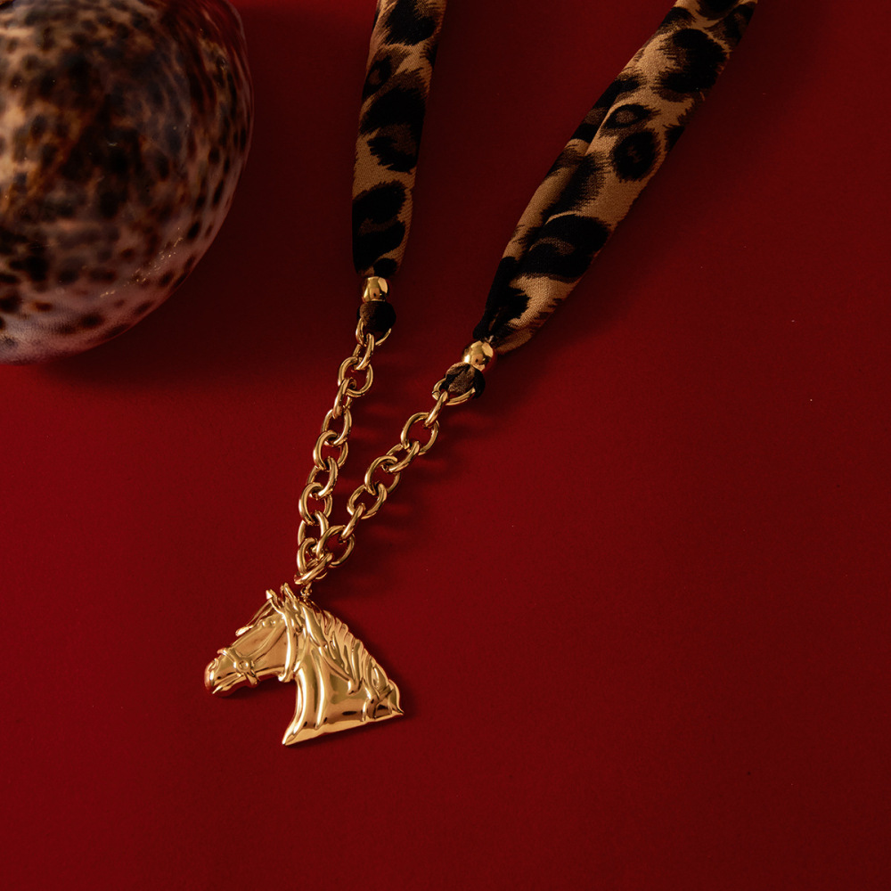 Collier Pendentif Femme Luxueux En Acier Inoxydable Doré, Imprimé Léopard Et Cheval (1 Pièce) Image3