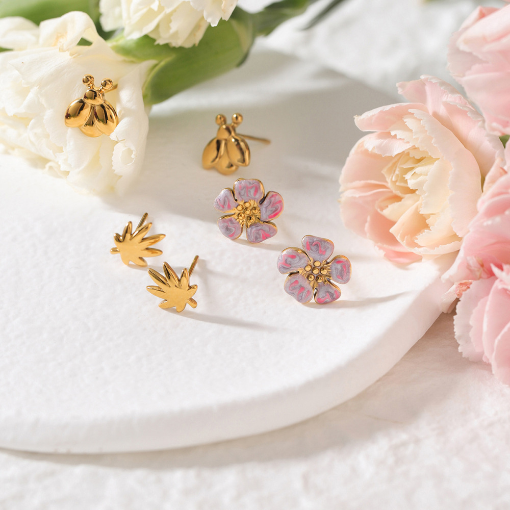1 Paire De Boucles D'Oreilles Romantiques À Motif Floral En Acier Inoxydable Étanche Couleur Or Pour Femme Image4