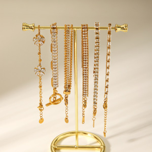 Bracelet De Luxe En Acier Inoxydable, Étanche, Couleur Or, Avec Zircon Et Chaîne (1 Pièce). h5 Image4