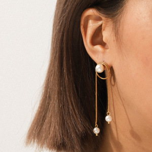 Boucles D'Oreilles Pendantes À Pompon En Acier Inoxydable Étanche Couleur Or Avec Perles (1 Paire) h5 Image3