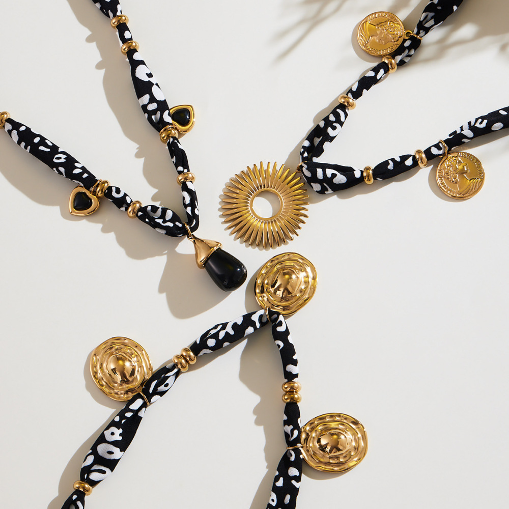 Collier Pendentif Rond Personnalisable En Acier Inoxydable Étanche Couleur Or Pour Femme (1 Pièce) Image3