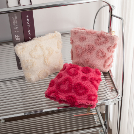 1 trousse de maquillage en peluche Sweet Heart