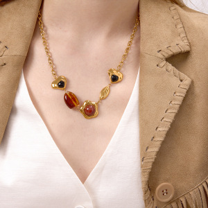 Collier Pendentif Femme En Acier Inoxydable, Couleur Or, Acrylique, Forme Irrégulière, Orné D'Une Fleur Glamour. h5 Image4