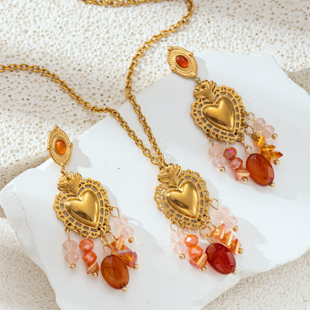 Ensemble collier et pendentif en acier inoxydable imperméable doré avec pompon en cristal et pierre naturelle en forme de cœur 2