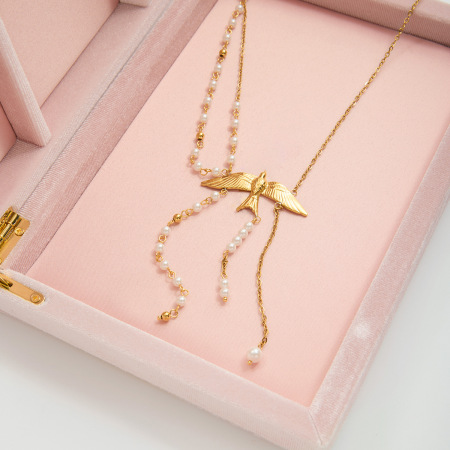 Collier pendentif élégant pour femme, orné d'oiseaux à pompons, en acier inoxydable étanche couleur or (1 pièce)