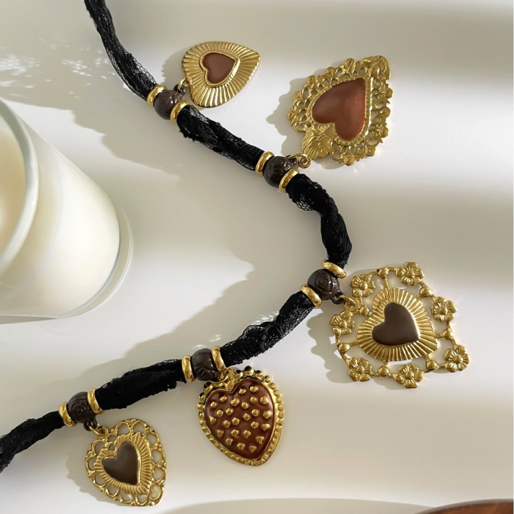 Collier Pendentif Rétro En Forme De Cœur, En Acier Inoxydable Étanche, Couleur Or. Image5