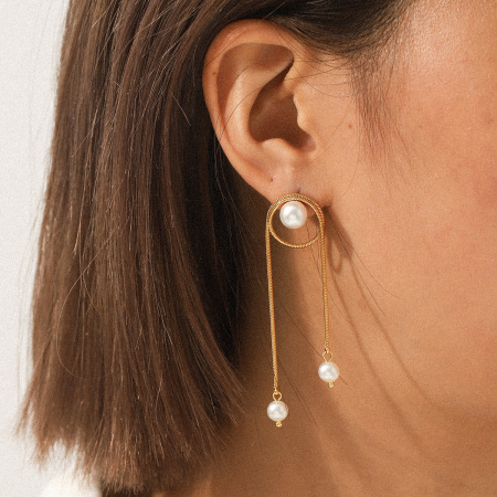 Boucles d'oreilles pendantes à pompon en acier inoxydable étanche couleur or avec perles (1 paire)