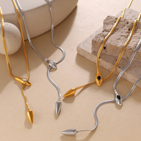 Collier en acier inoxydable doré, forme serpent, étanche, avec zircon.