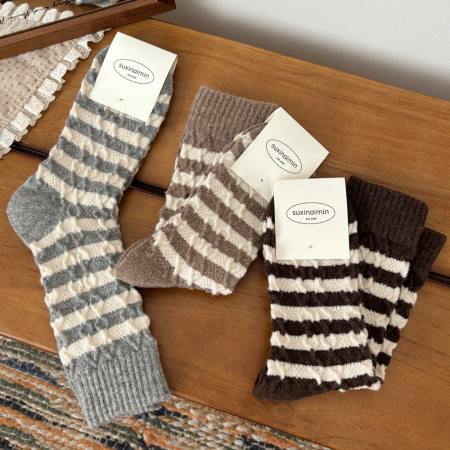 1 paire de chaussettes mi-mollet rétro rayées en pur coton pour femme 2
