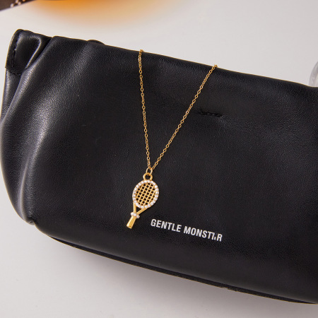 Collier pendentif femme en forme de raquette de tennis, en acier inoxydable imperméable, couleur or et zircon. 2