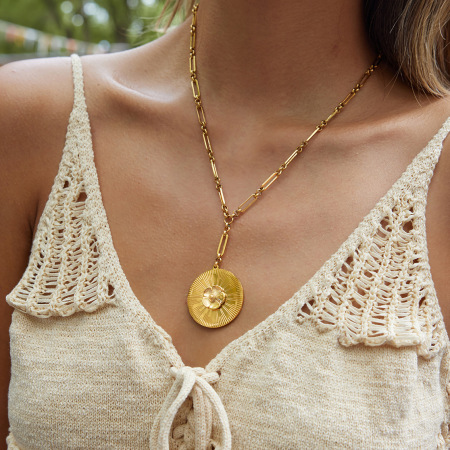 Collier pendentif élégant pour femme, en acier inoxydable doré, motif camélia, 1 pièce
