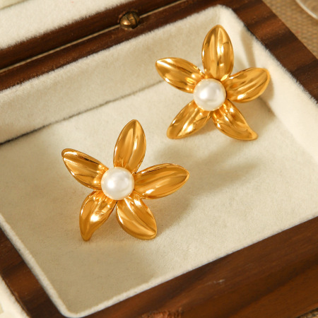 1 paire de boucles d'oreilles à clous en acier inoxydable doré, imperméables, avec perles et motif floral 2
