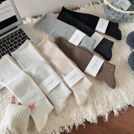1 paire de chaussettes mi-mollet simples et longues en pur coton pour femme